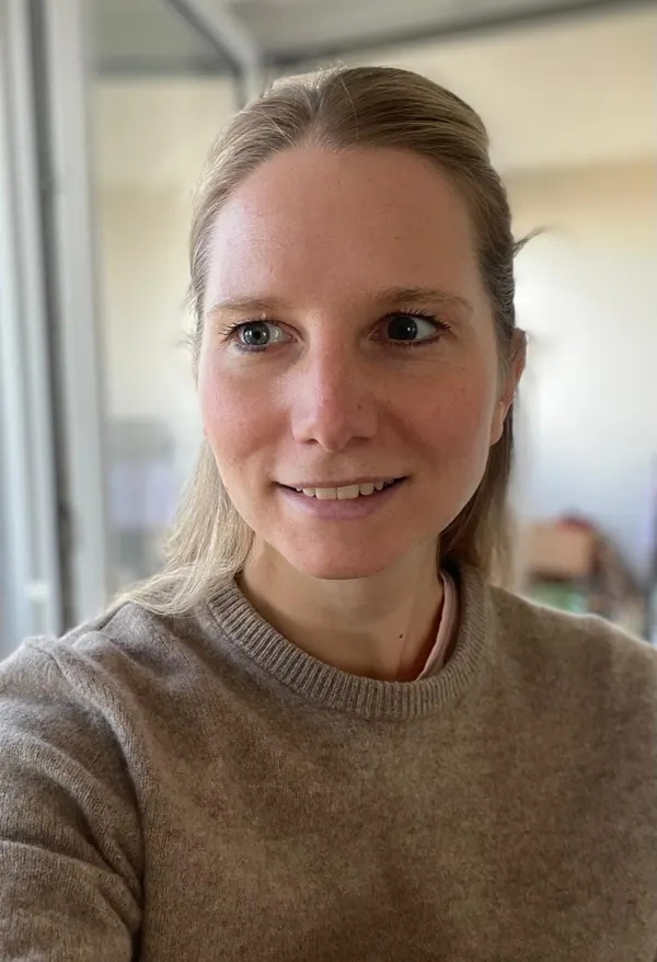 Lena, Achtsamkeitslehrerin und Vertretung bei Kathrin Yoga
